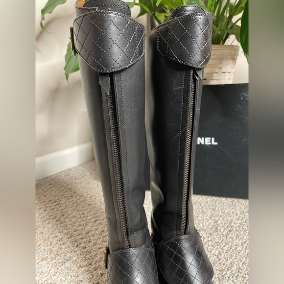 Authentic Chanel boots 37.5 excellent condition - Picture 8 of 15